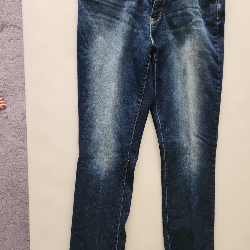 Levi Jeans (Gold) Totally Shaping Slim Straight Size 18L